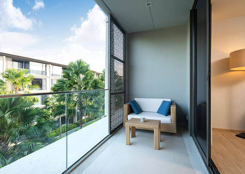 Experts partagent astuces pour rénover votre salon.